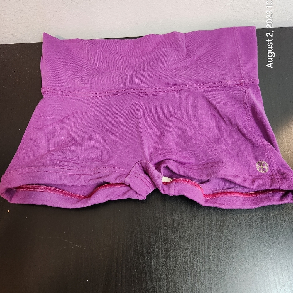 Purple clover medium yoga shorts